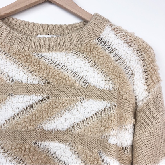 John Jenn Textured Geometric Crop Crewneck Sweater - Picture 4 of 8